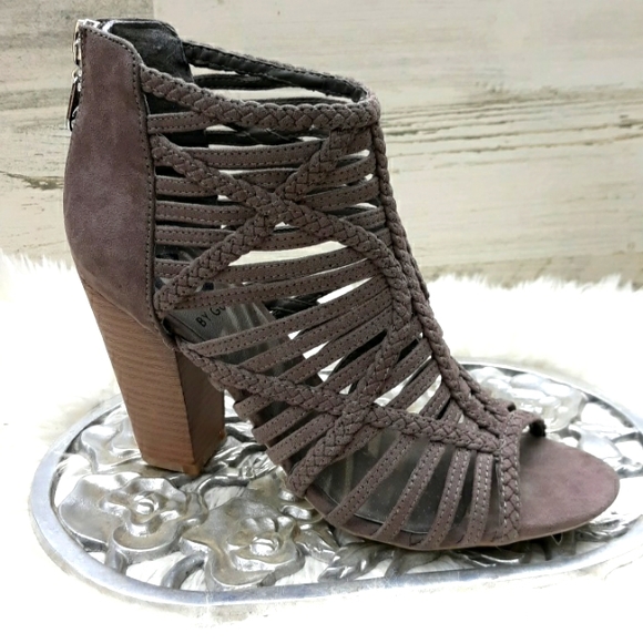 EUC GUESS HEELED SANDALS - Picture 9 of 9